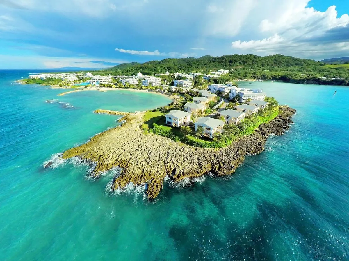 Grand Palladium Lady Hamilton Resort & Spa location